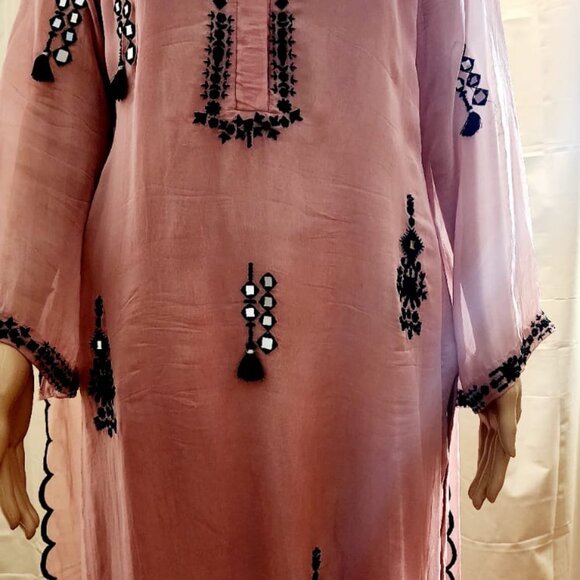 Rose Pink Kurta set / Suit with black embroidery - Picture 6 of 9